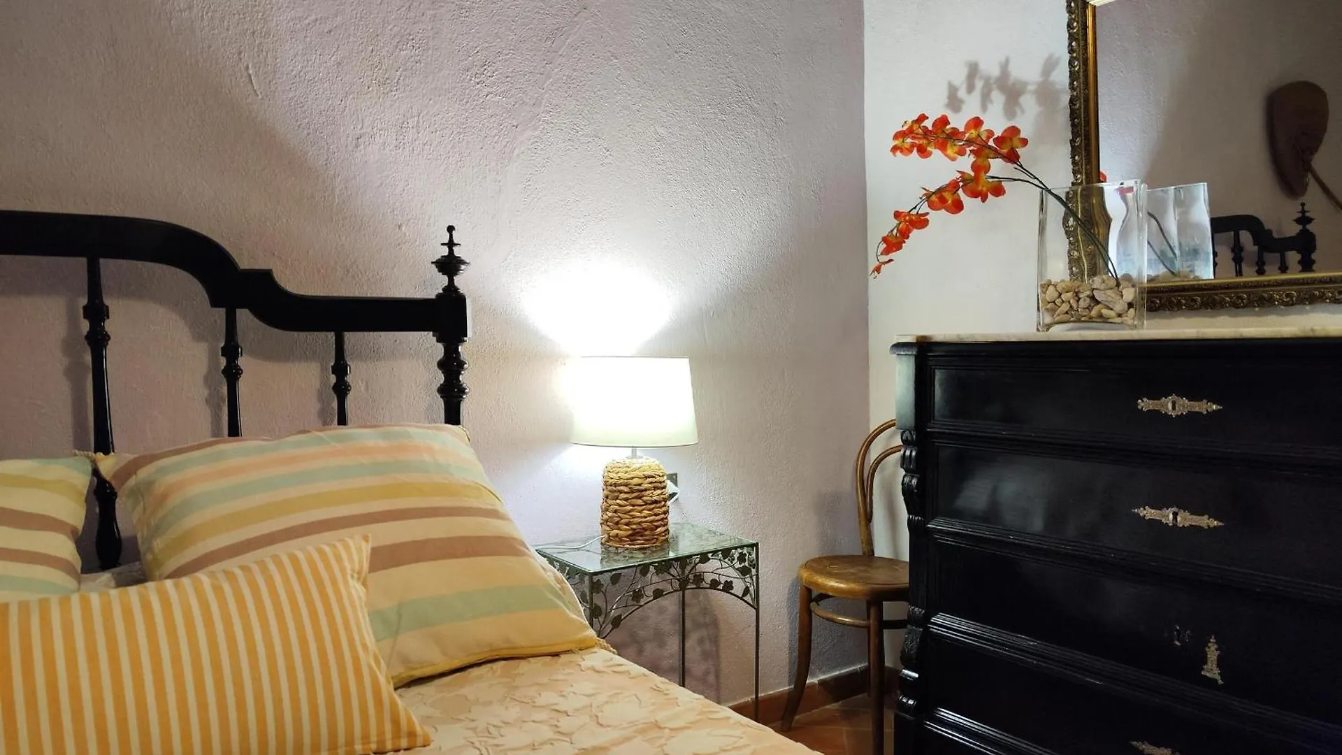 Casa De Piedra Del Siglo XVII Restaurada Con Encanto, Para 8 Personas, En Castello D'Empuries - Es-228-96 Holiday home