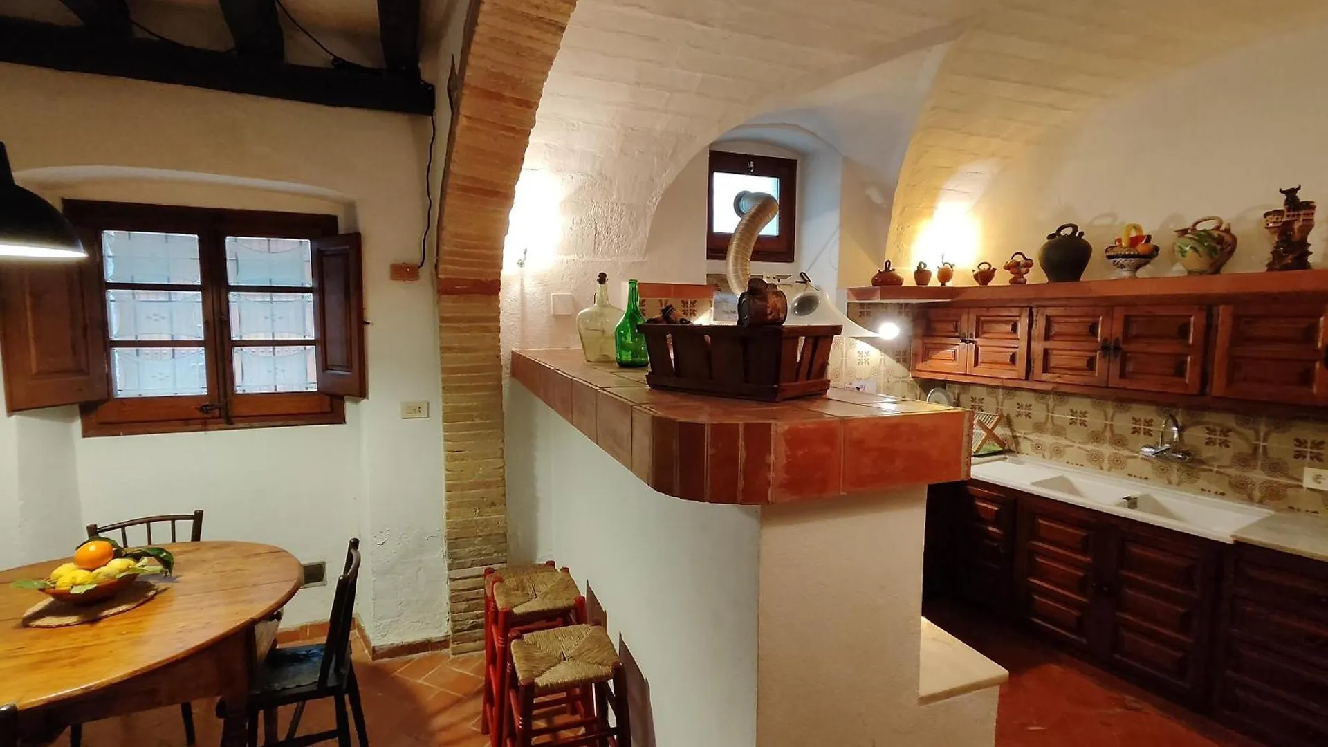 Casa De Piedra Del Siglo XVII Restaurada Con Encanto, Para 8 Personas, En Castello D'Empuries - Es-228-96 Spanje