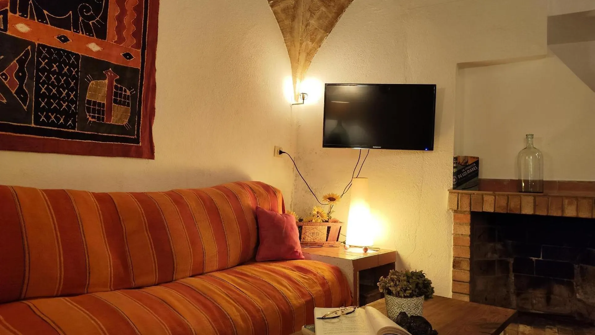 Vakantiehuis Casa De Piedra Del Siglo XVII Restaurada Con Encanto, Para 8 Personas, En Castello D'Empuries - Es-228-96 Spanje