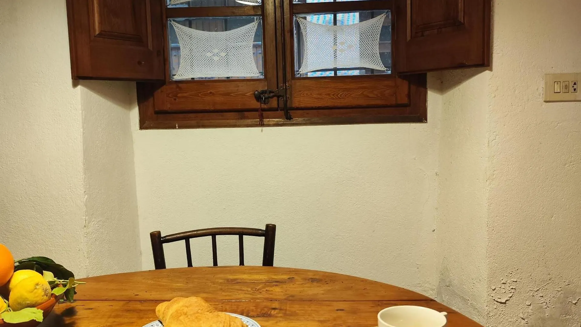 Casa De Piedra Del Siglo XVII Restaurada Con Encanto, Para 8 Personas, En Castello D'Empuries - Es-228-96 Spanje